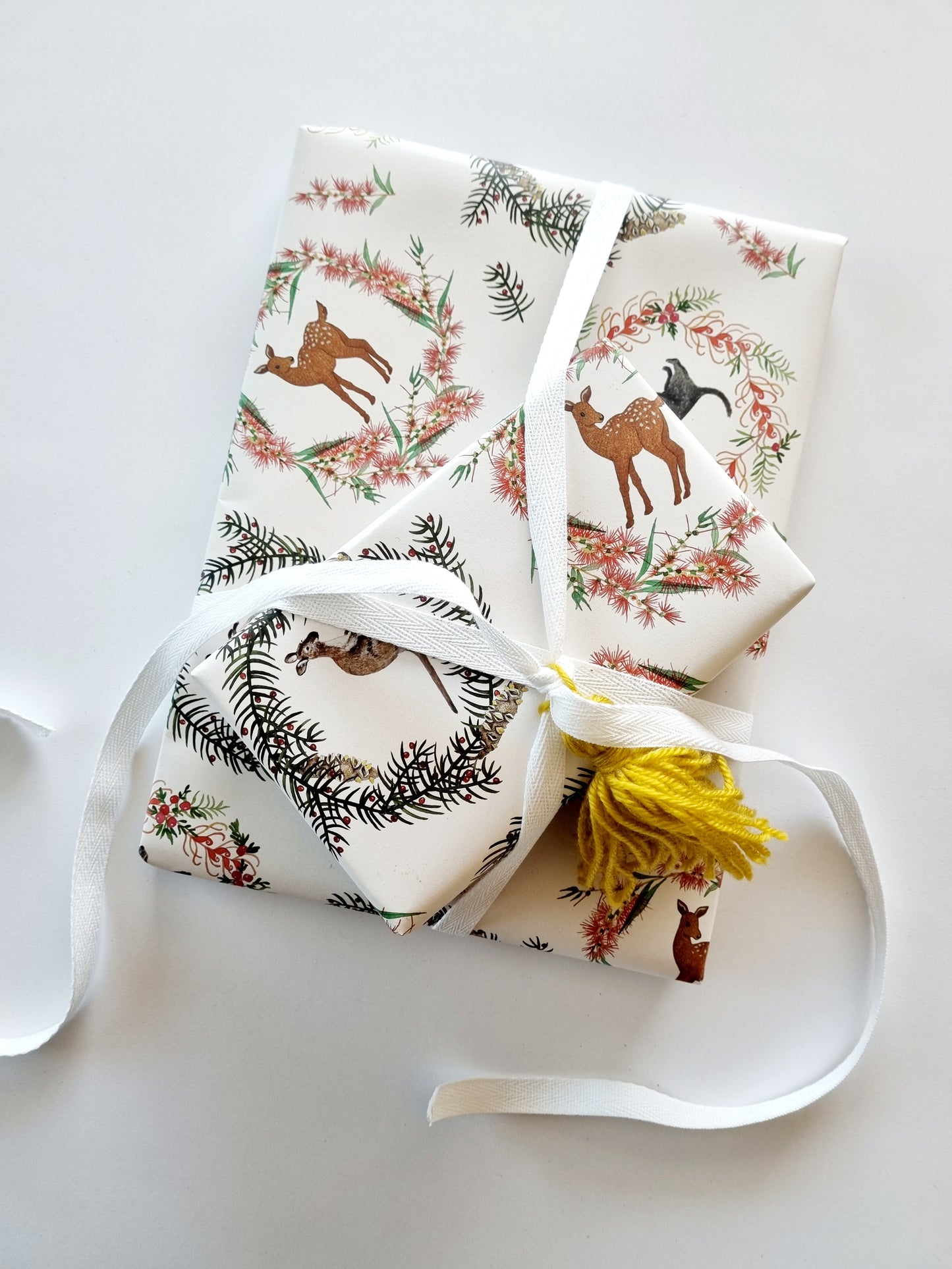 Wrapping Paper - Classic Christmas (Six Sheets) NEW SIZE