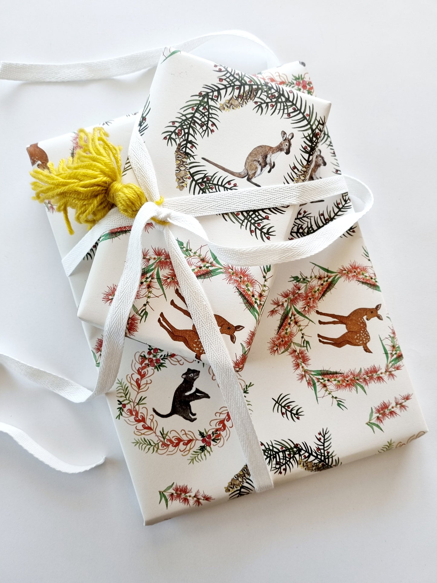 Wrapping Paper - Classic Christmas (Six Sheets) NEW SIZE
