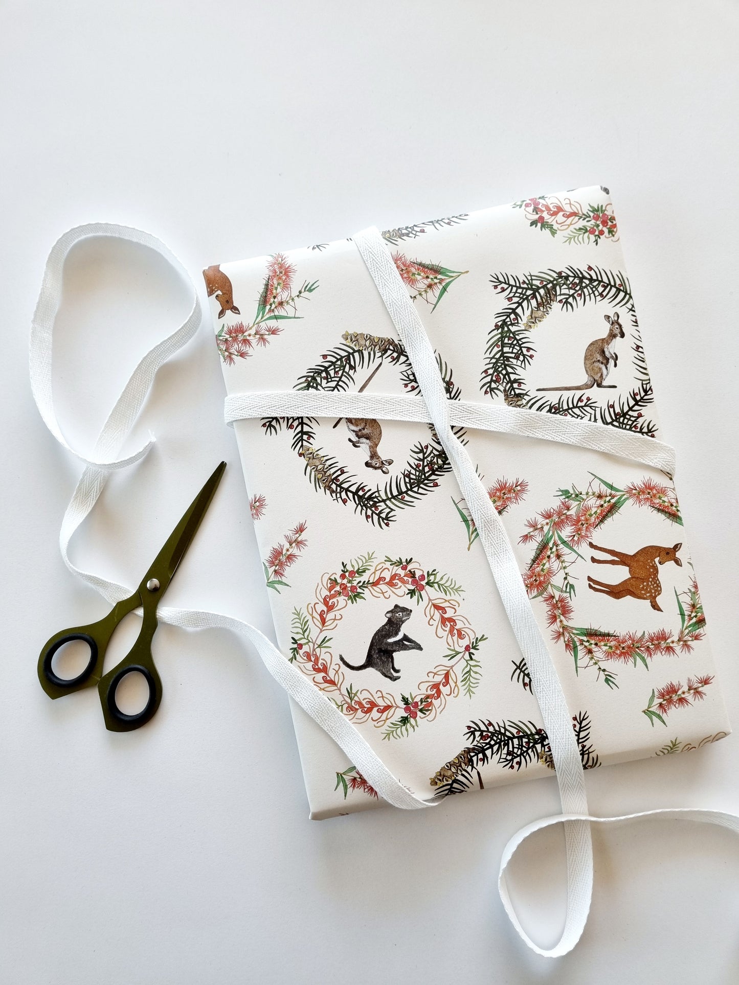 Wrapping Paper - Classic Christmas (Six Sheets) NEW SIZE