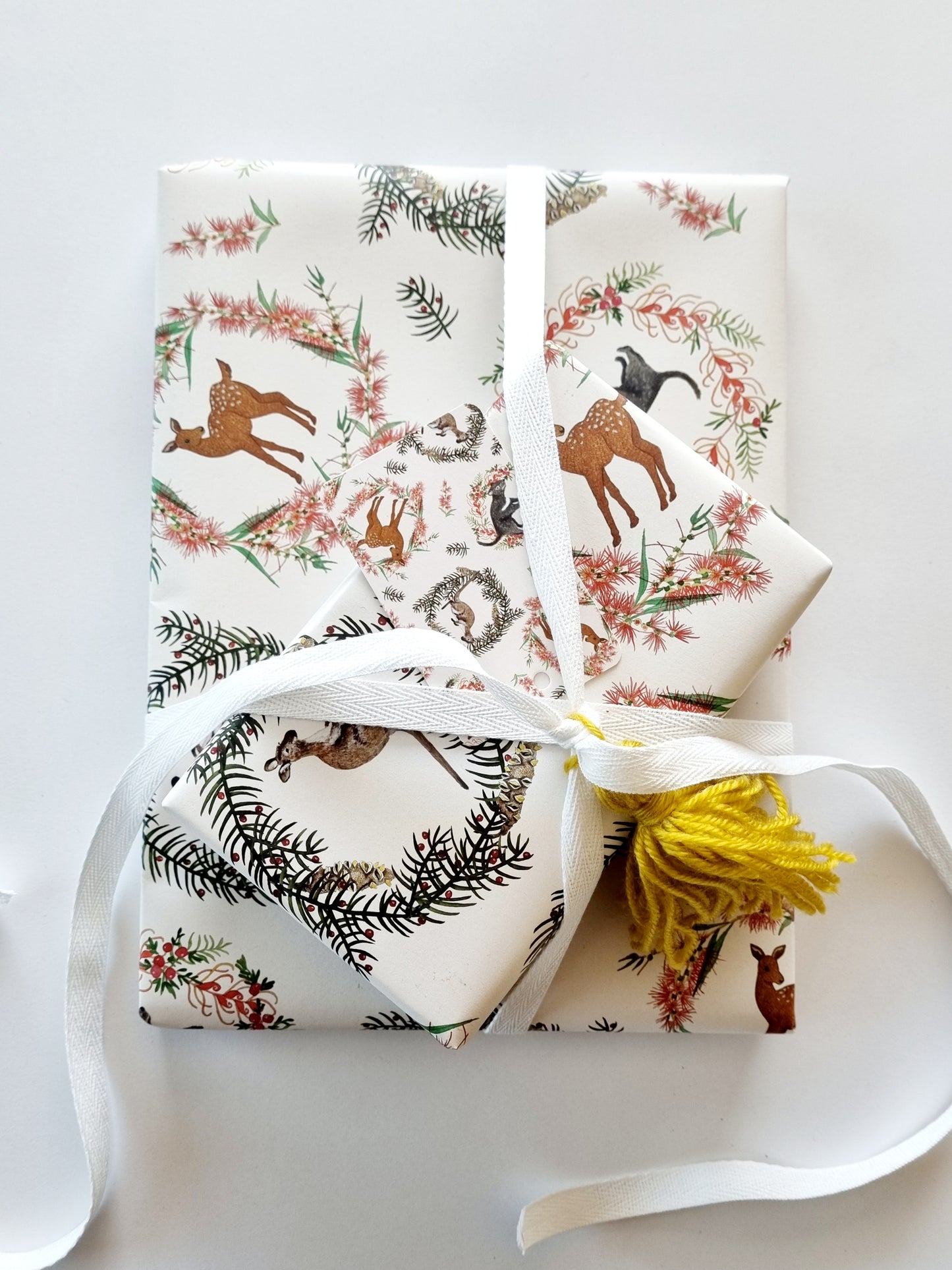 Wrapping Paper - Classic Christmas (Six Sheets) NEW SIZE